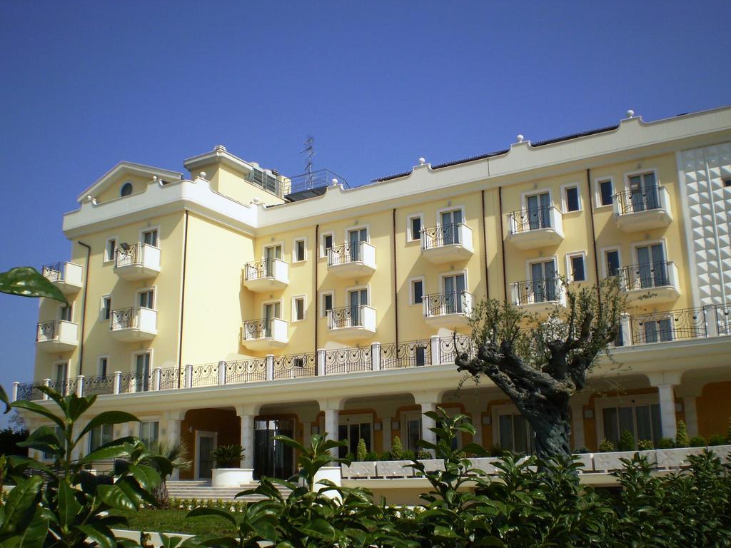 Hotel Concorde Sant'Egidio alla Vibrata Kültér fotó