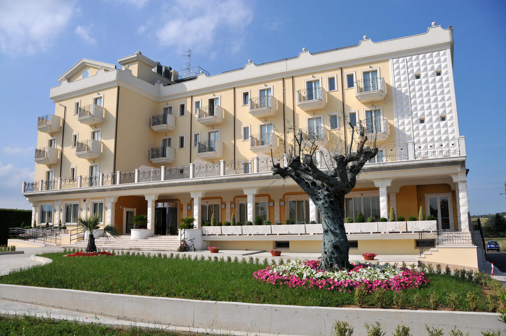 Hotel Concorde Sant'Egidio alla Vibrata Kültér fotó