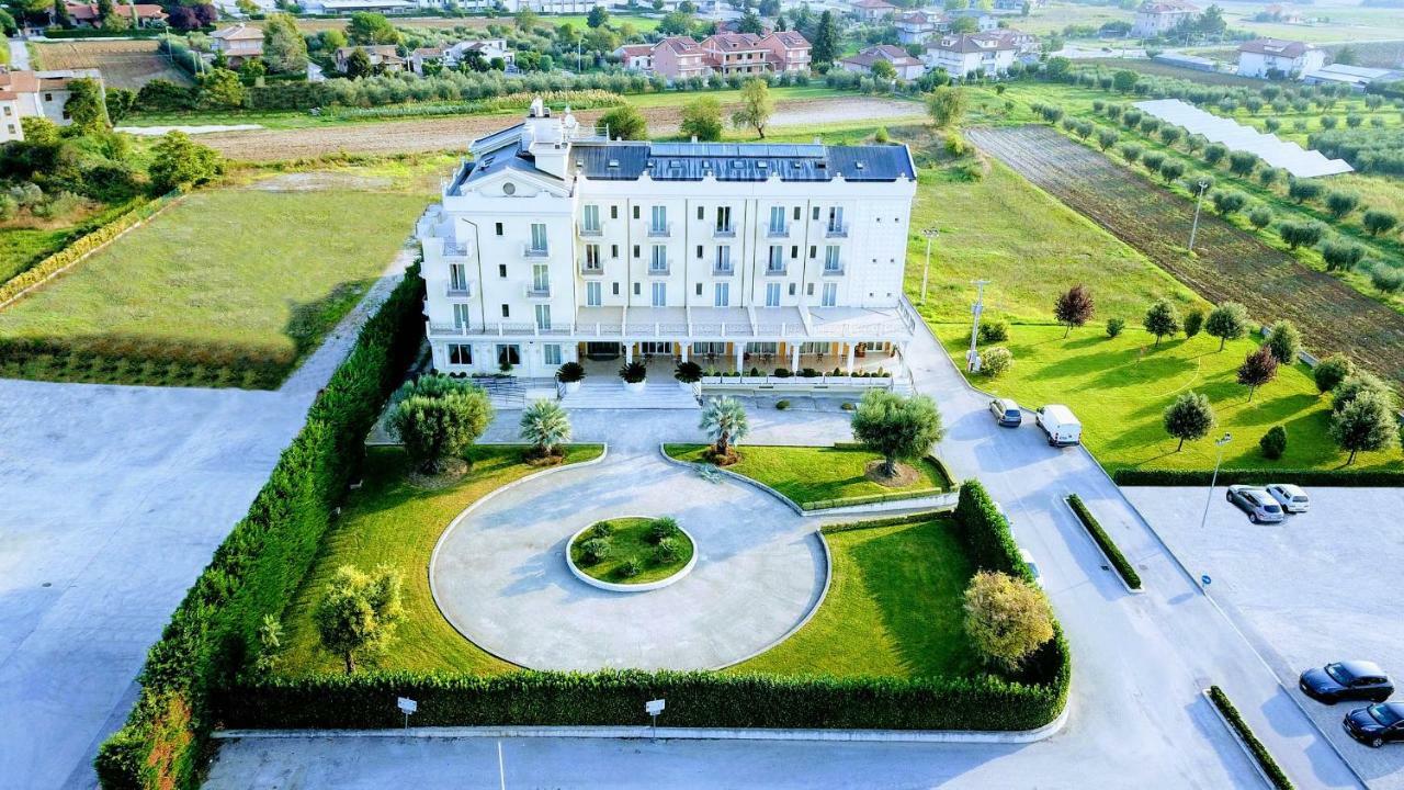 Hotel Concorde Sant'Egidio alla Vibrata Kültér fotó